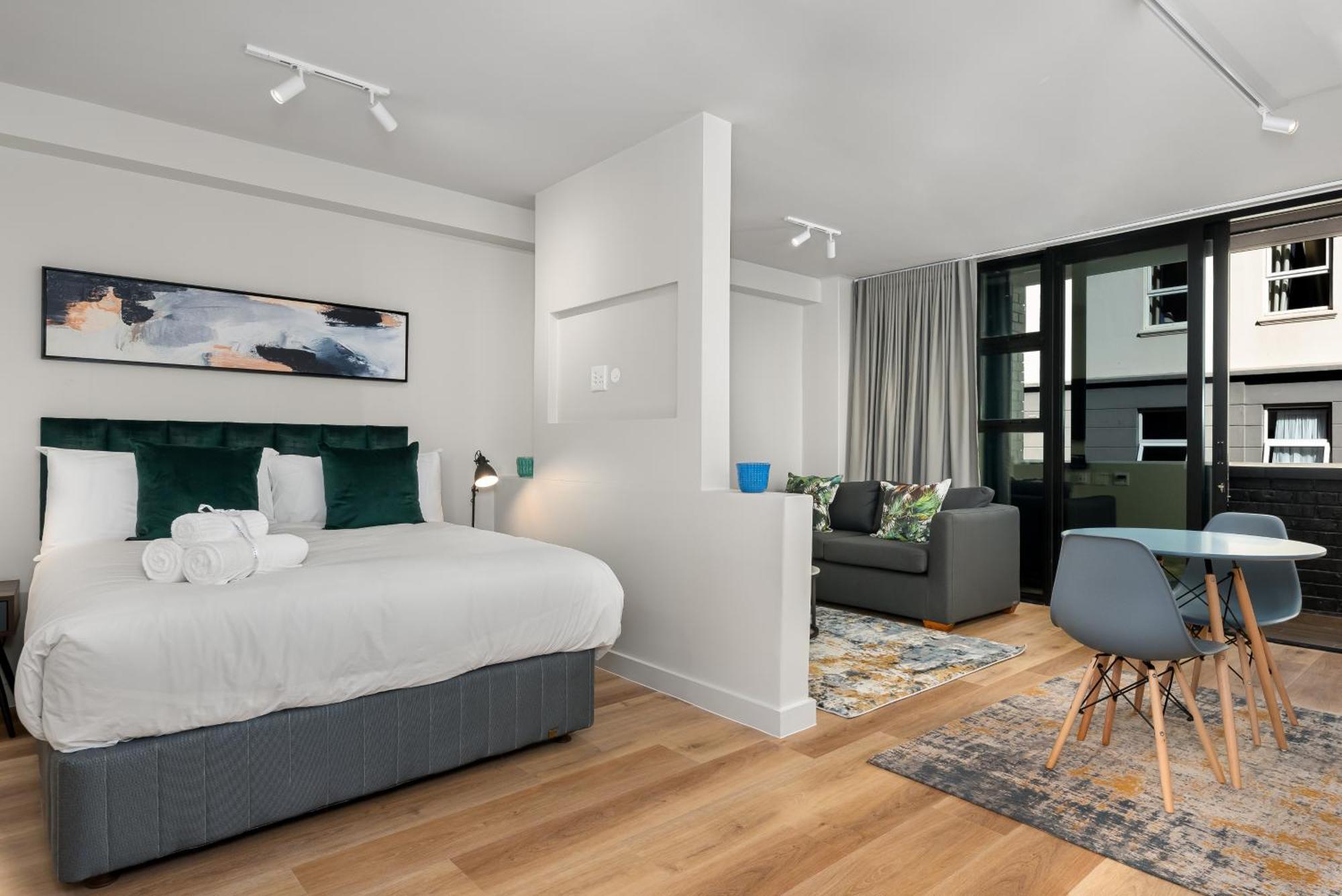 The Tokyo Aparthotel By Totalstay Кейптаун Екстериор снимка